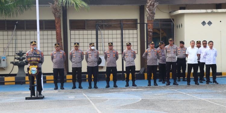 Pimpin Apel Jam Pimpinan, Kapolres Palopo: Jauhi Pinjol, Judol dan Pantau Antrian BBM