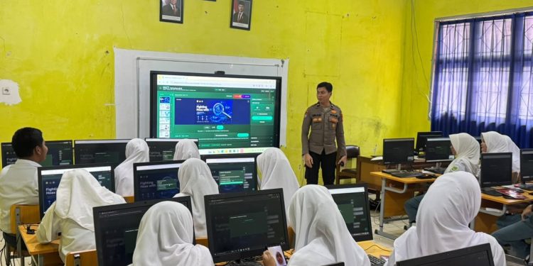 Personel Polres Luwu Bekali Generasi Muda Paham AI dan Kejahatan Siber