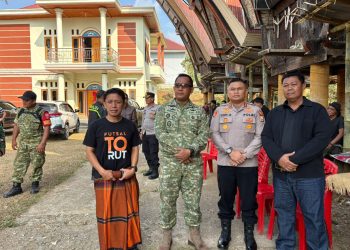Kapolres Toraja Utara Bersama Dandim 1414/Tator Melayat ke Rumah Duka Korban Penembakan Papua