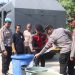 Personel Polres Wajo Salurkan 6.000 Liter Air Bersih untuk Warga Terdampak Kekeringan di Kampung Baru