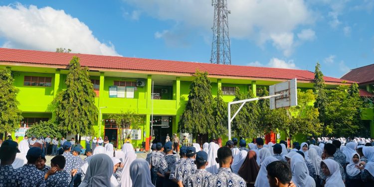 Melalui Police Goes To School, Satlantas Polres Selayar Edukasi Pelajar SMPN 1 Tentang Keselamatan Berlalu Lintas