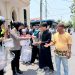 Polwan Polres Wajo Berbagi ke Jamaah Masjid Jami Nurul Istiqoma Usai Sholat Jumat