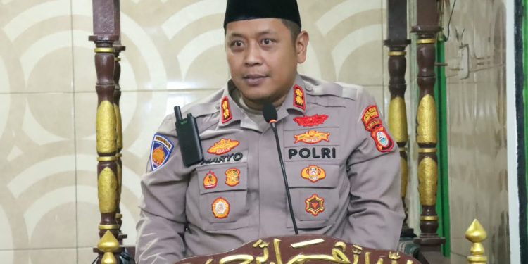 Gelar Safari Magrib di Boronglamu, Kapolres Jeneponto Ajak Warga Jaga Kamtibmas dan Awasi Pergaulan Anak