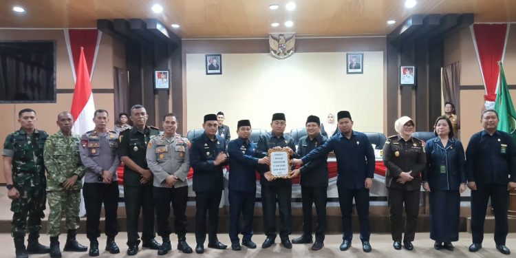 Waka Polres Parepare Hadiri Rapat Paripurna Persetujuan Bersama Yang Dipimpin Walikota dan DPRD