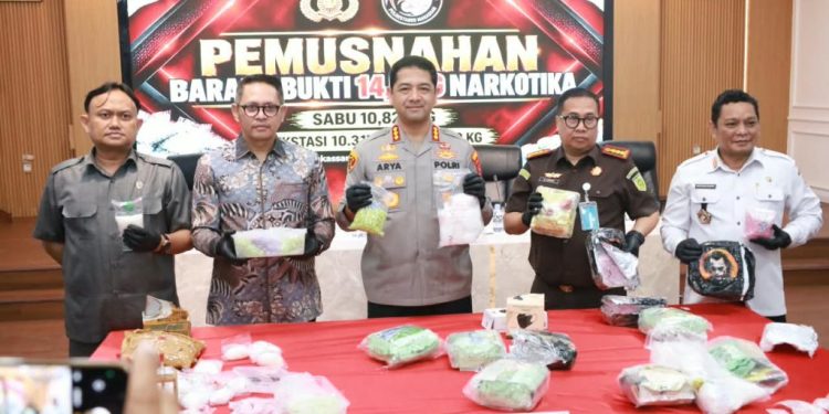 Kapolrestabes Makassar Pimpin Pemusnahan 10 Kg Sabu dan 10 Ribu Butih Ekstasi