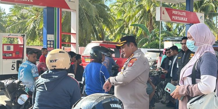 Cek Sejumlah SPBU! Kapolres Selayar: Stok BBM Cukup, Masyarakat Jangan Panic Buying