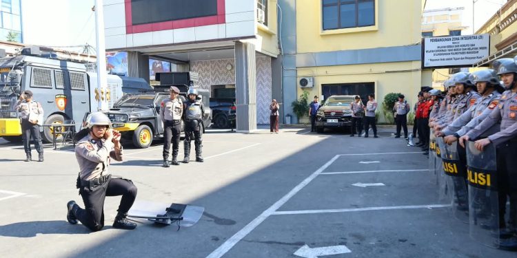 Kapolrestabes Makassar Pantau Langsung Latihan Dalmas Yang Dilakukan Personel Sat Samapta