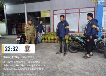 Personel Polres Bulukumba Bersama Satpol PP Patroli di Sejumlah SPBU