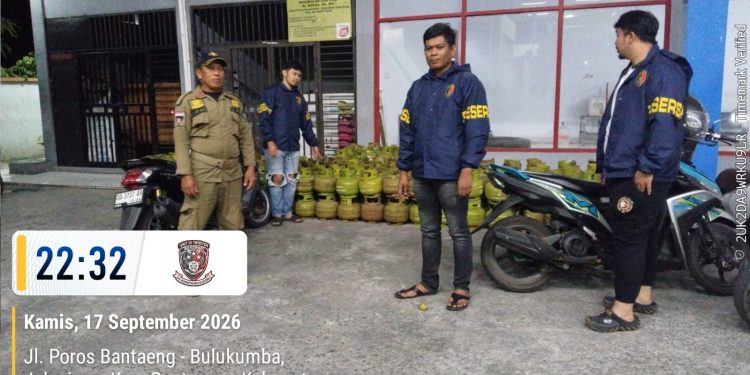 Personel Polres Bulukumba Bersama Satpol PP Patroli di Sejumlah SPBU