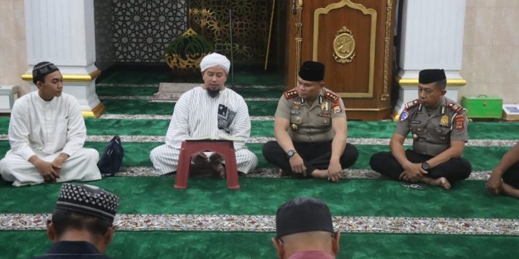 Wujudkan Polisi Bersama Masyarakat, Kapolres Toraja Utara Kunjungi Masjid Besar Rantepao
