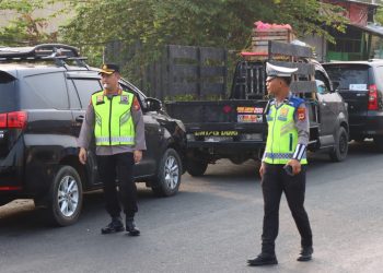 Polisi Bersama Masyarakat, Kapolres Palopo Turun Langsung Atur Lalu Lintas