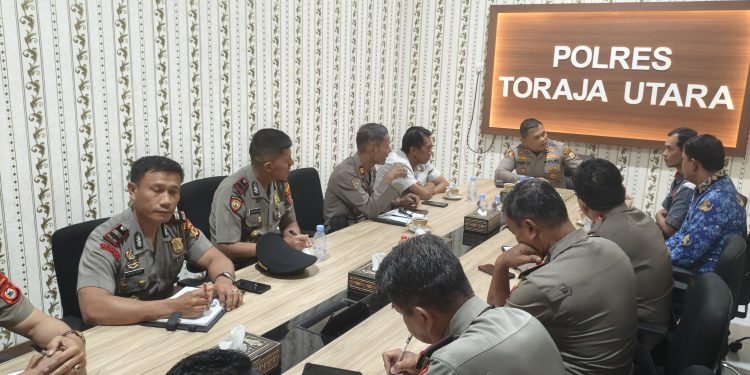 Polisi Peduli Pengangguran, Kapolres Toraja Utara Kunjungi SMK Kristen Tagari dan UPTD BLK Toraja Utara