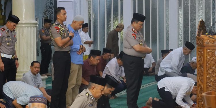 Kapolda Sulsel Gelar Subuh Keliling di Masjid Nurul Ilmi, Sampaikan Imbauan Kamtibmas