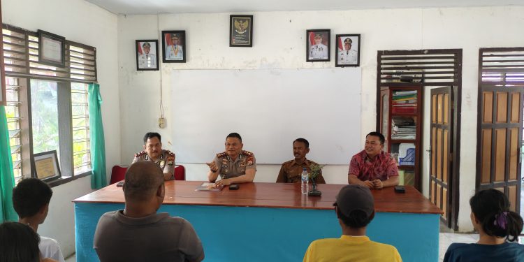 Kapolres Toraja Utara Hadiri Rembuk Masalah Warga di Lembang La’bo’