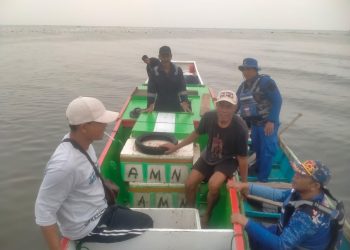 Personel Sat Polairud Polres Luwu Gelar Patroli dan Berdialog Dengan Nelayan