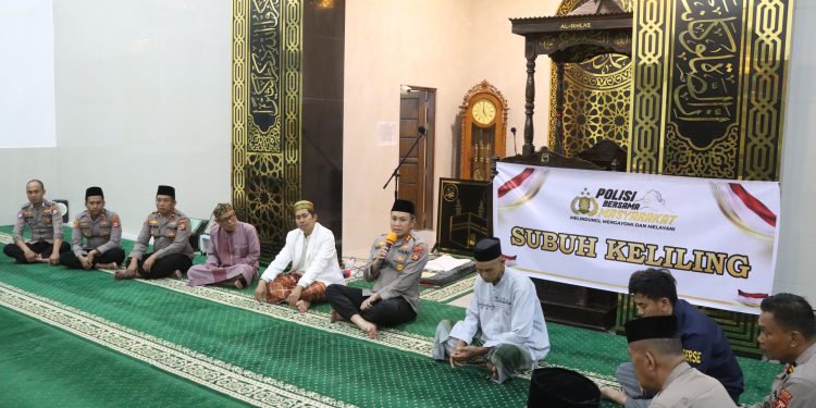 Dekatkan Diri ke Masyarakat, Kapolres Sidrap Gaungkan Program Subuh Keliling