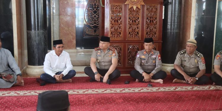 Kunjungi Masjid Nurul Taqwa Bolu, Kapolres Toraja Utara Pererat Silaturahmi Melalui Jumat Keliling
