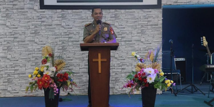 Minggu Kasih di Gereja Imanuel Sengkang, Kapolres Wajo Sampaikan Pesan Kamtibmas dan Layanan Call Center 110
