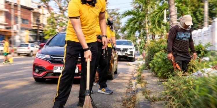 Jaga Lingkungan Bersih dan Sehat, Kapolres Pinrang Bersama Personel, DLH dan Masyarakat Gelar Korvey