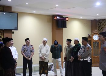 Subuh Keliling, Kapolres Tana Toraja Pererat Silaturahmi Dengan Jamaah Masjid Raya Makale