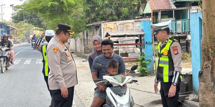 Pastikan Masyarakat Tertib dan Teratur, Kapolres Selayar Turun Gatur Lalin