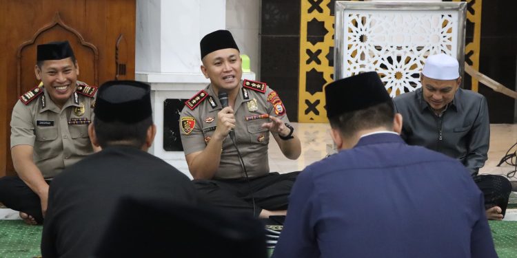 Kapolres Sidrap Sapa Jamaah Masjid Raya Pangkajene Lewat Safari Subuh