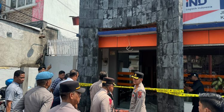 Dampingi PJU Polda Sulsel, Kapolresta Gowa Cek Langsung Kantor Pos Pascadirusak Massa