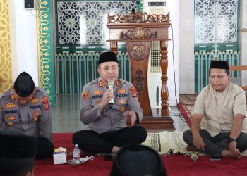 Wujud Polisi Bersama Masyarakat, Kapolres Sidrap Gelar Jumat Keliling di Masjid Agung