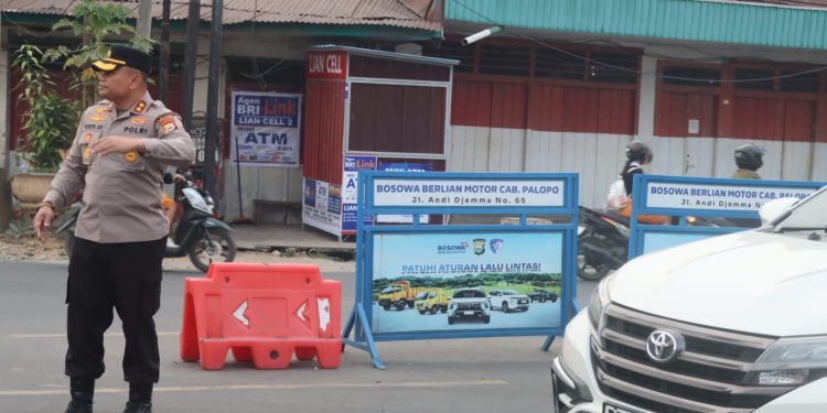 ‎Pastikan Kelancaran Arus Lalu Lintas di Pagi Hari, Kapolres Toraja Utara Turun Gatur Lalin