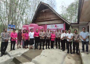 Kapolres Toraja Utara Bersama Ketua Bhayangkari Resmikan Sumur Bor di Kesu Jelang HKGB Ke-74