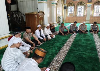 ‎Kapolres Toraja Utara Pererat Silaturahmi Melalui Jumat Keliling di Masjid Besar Rantepao
