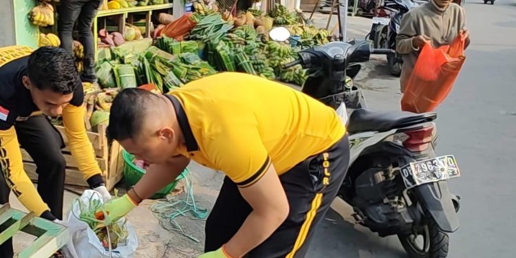 Kapolres Toraja Utara Pimpin Green Policing di Pasar Pagi Rantepao