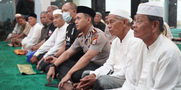 Subuh Keliling di Masjid Terapung, Kapolres Parepare Ajak Jamaah Utamakan Adab