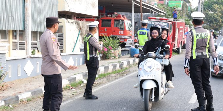 Personel Satlantas Polres Wajo Gencar Sosialisasi Ops Patuh Pallawa 2026, Pengendara Diimbau Tertib Berlalu Lintas