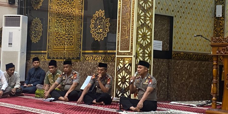 Kapolres Wajo Subuh Keliling di Masjid An-Nur, Ajak Warga Cegah Narkoba dan Judol
