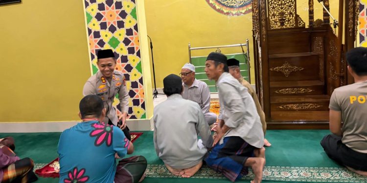Implementasi Program Polisi Bersama Masyarakat, Kapolres Parepare Safari Subuh di Soreang