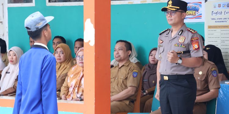Kapolres Wajo Jadi Pembina Upacara di SMKN 1 Wajo, Ajak Pelajar Perangi Perundungan