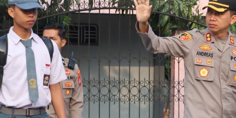 Jadi Pembina Upacara di SMAN 1, Kapolres Luwu Ajak Pelajar Jauhi Narkoba