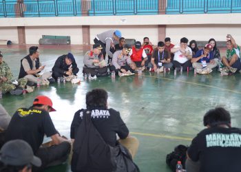 Kapolres Parepare Makan Bersama Bonek Sebelum Pertandingan PSM vs Persebaya
