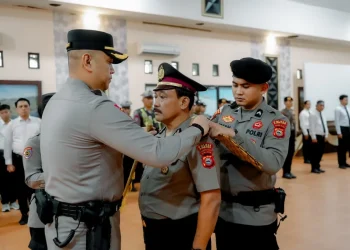 Kapolres Pinrang Pimpin Upacara Kenaikan Pangkat Pengabdian Personel Sebagai Bentuk Penghargaan