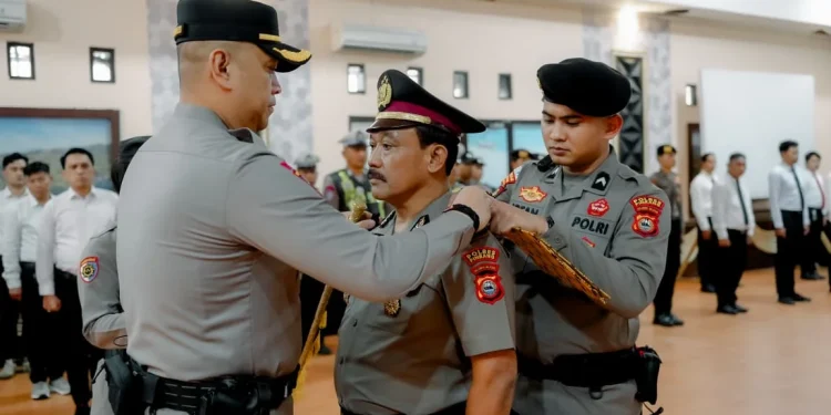 Kapolres Pinrang Pimpin Upacara Kenaikan Pangkat Pengabdian Personel Sebagai Bentuk Penghargaan
