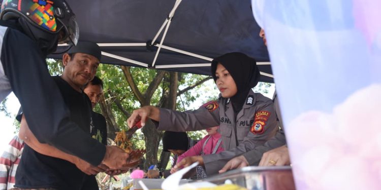 Sebagai Bentuk Kepedulian Terhadap Masyarakat, Personel Polres Bulukumba Gelar Jumat Berkah