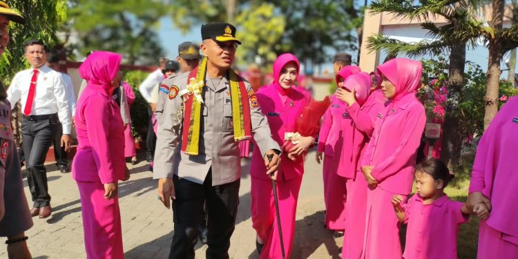Kunjungan Kerja ke Polsek Barombong, Kapolresta Gowa Tekankan Perlindungan dan Kepastian Hukum