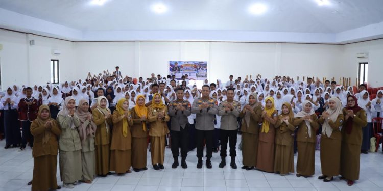 Kapolres Bulukumba Beri Sosialisasi Penerimaan Murid Baru SMA Kemala Taruna Bhayangkara di