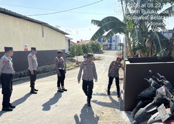 Wakapolres Bulukumba Bersama Pamapta dan Propam Cek Kebersihan Mako, Pastikan Area Parkir Tertata