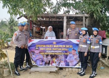 Peringati HUT Propam Polri ke-24, Si Propam Polres Wajo Salurkan Bantuan Sembako ke Warga