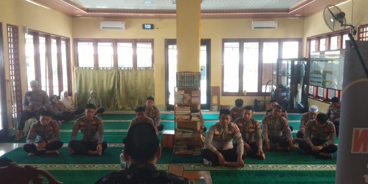 Perkuat Mental dan Spiritual, Polres Tana Toraja Rutin Laksanakan Binrohtal