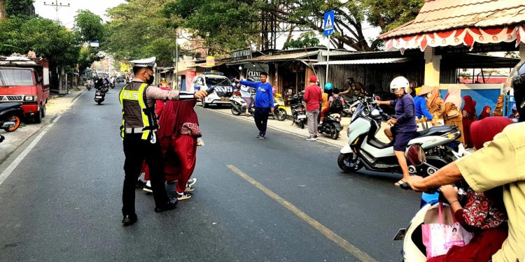Beri Rasa Aman Anak Sekolah, Sat Lantas Polres Parepare Siaga Pengaturan Lalu Lintas Pagi dan Sore