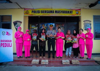 Bhayangkari Peduli, Kapolres dan Ketua Bhayangkari Cabang Luwu Salurkan Bantuan ke Warga