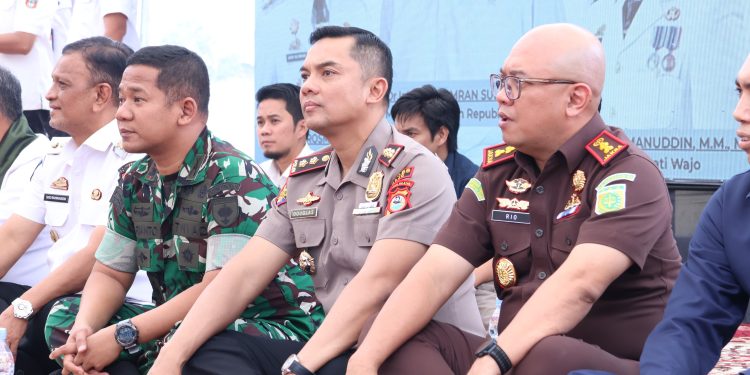 Kapolres Wajo bersama Ribuan Masyarakat Hadiri Tudang Sipulung 2026